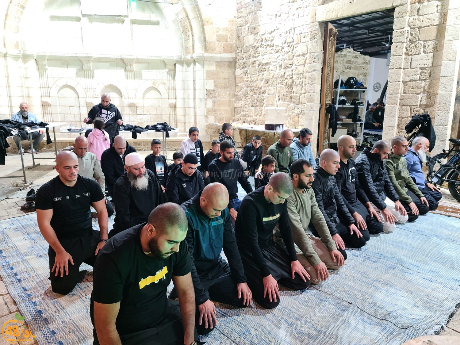  يافا: توزيع قمصان على المصلين في مسجد السكسك بمناسبة رمضان 